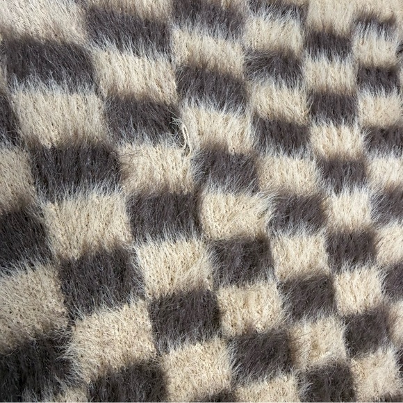 ASTR The Label Faux Fur Check Cardigan in Tan & Brown Checked Size Medium - Picture 5 of 12